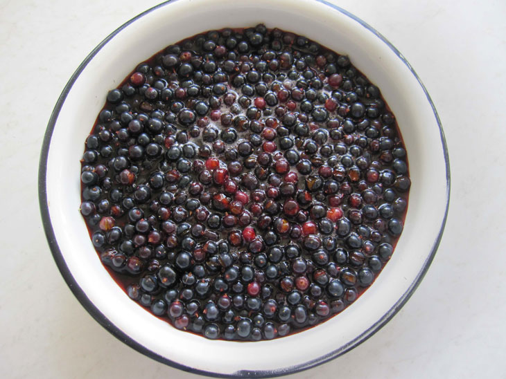 Divine blackcurrant jam - fragrant and tasty delicacy