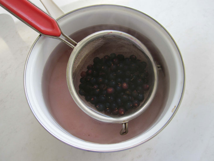 Divine blackcurrant jam - fragrant and tasty delicacy