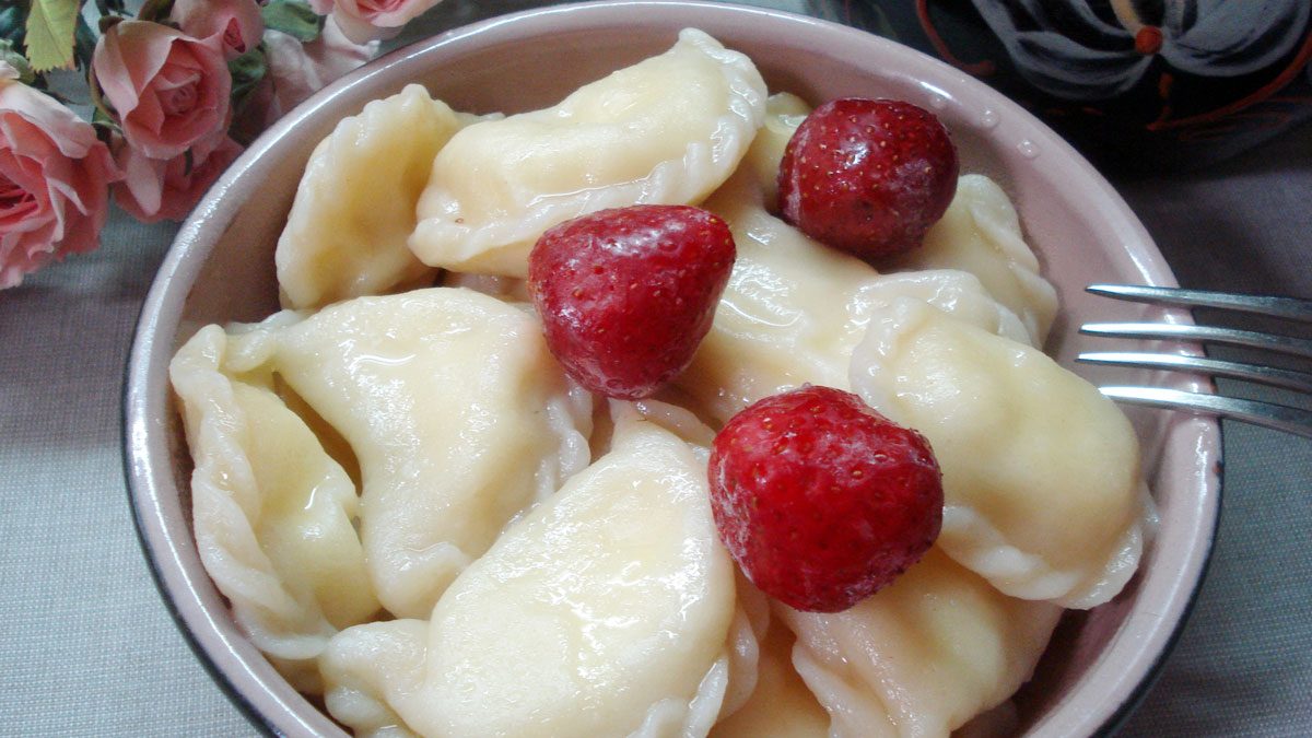 Very tender dumplings with cottage cheese mixed with hot whey – you can eat them with your lips