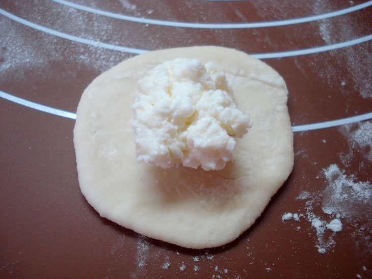 Very tender dumplings with cottage cheese mixed with hot whey - you can eat them with your lips