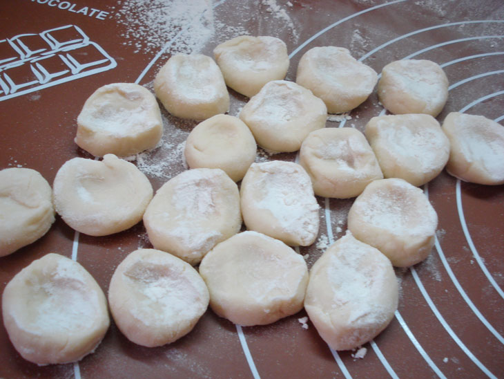 Very tender dumplings with cottage cheese mixed with hot whey - you can eat them with your lips