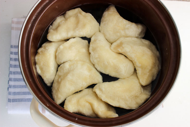 Sweet dumplings with cottage cheese on kefir - simple and fast, from affordable products