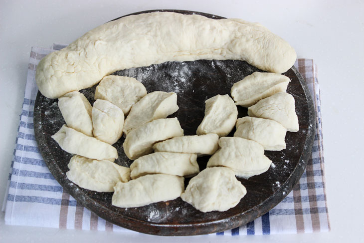 Sweet dumplings with cottage cheese on kefir - simple and fast, from affordable products