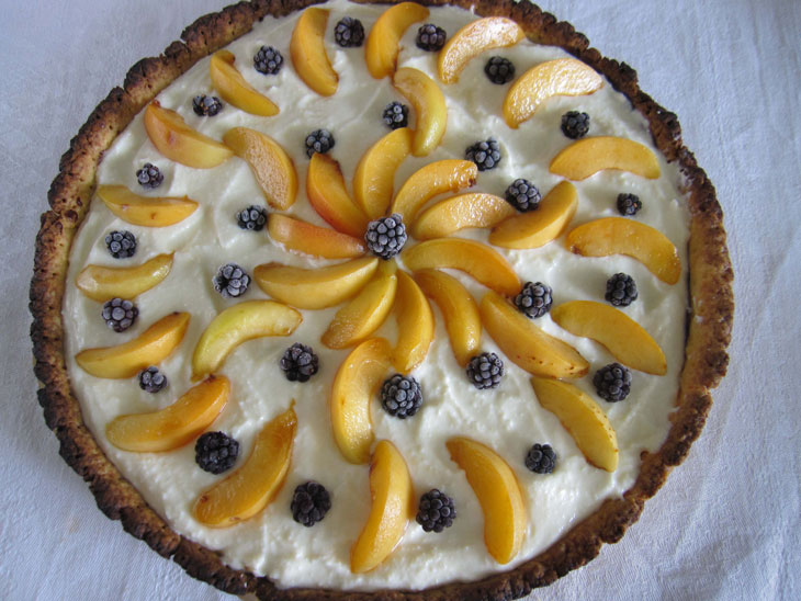 Tart with chocolate and cottage cheese is the perfect summer dessert. Tasty and healthy!