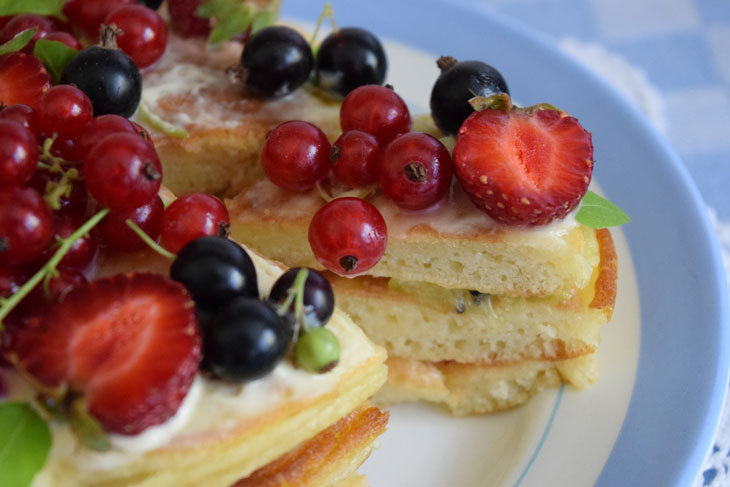 Quick cake with berries - tender and tasty