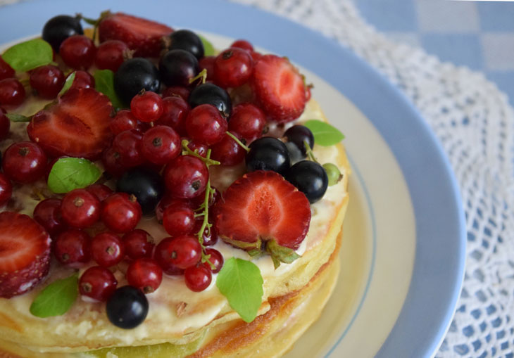 Quick cake with berries - tender and tasty