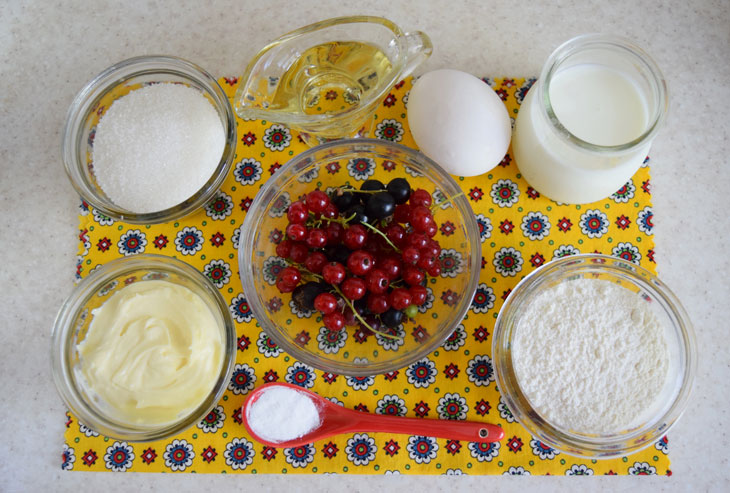 Quick cake with berries - tender and tasty