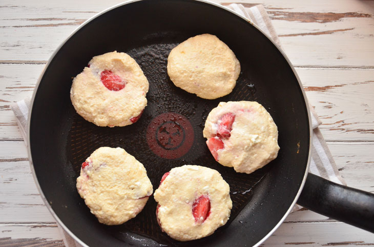 Cheesecakes with strawberries - tasty and healthy