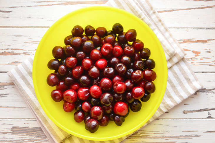 Delicious and fragrant cherry jam with a stone - a step-by-step recipe with a photo