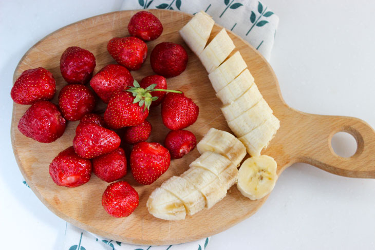 Homemade yogurt and banana ice cream. It will save you from the summer heat and will not add extra pounds!