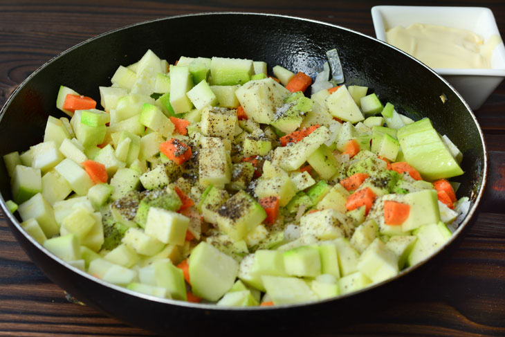 Zucchini caviar with mayonnaise - a very tasty way to cook