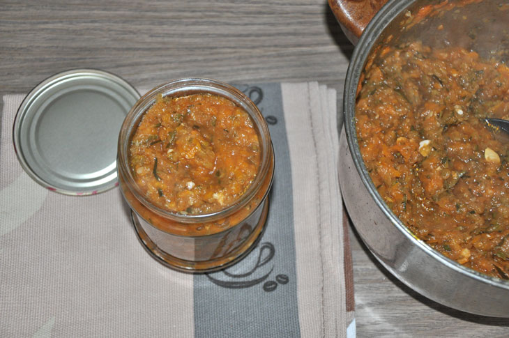 Zucchini caviar with carrots and garlic - a delicious preparation for the winter