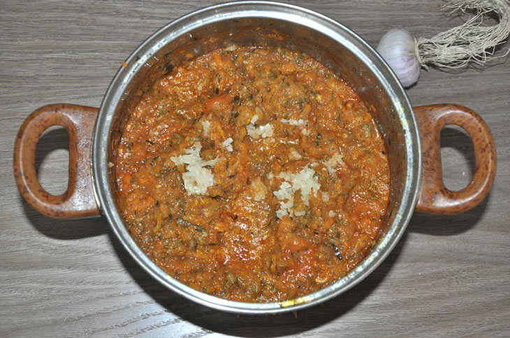 Zucchini caviar with carrots and garlic - a delicious preparation for the winter