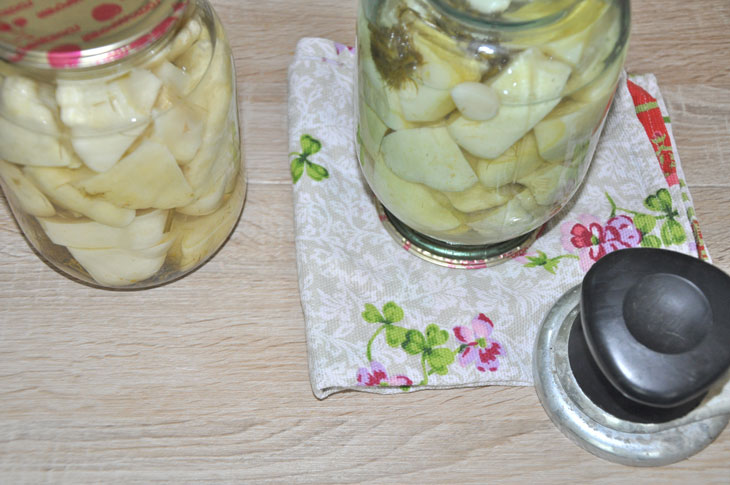 Marinated patissons with sterilization - very tender, fragrant and crispy