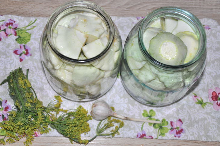 Marinated patissons with sterilization - very tender, fragrant and crispy