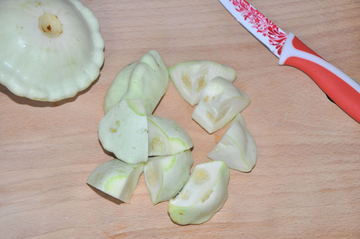 Marinated patissons with sterilization - very tender, fragrant and crispy