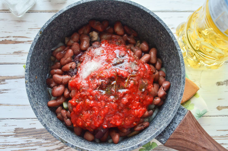 Beans with mushrooms for the winter - a step by step recipe with a photo