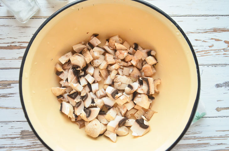 Beans with mushrooms for the winter - a step by step recipe with a photo