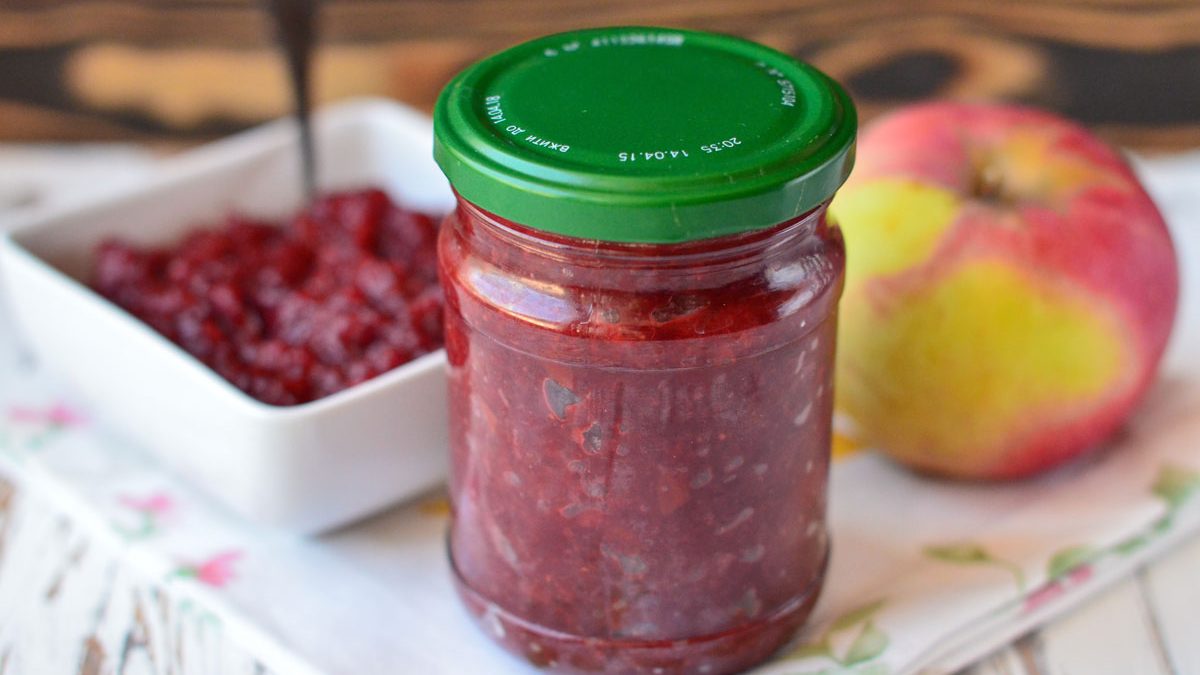 Jam from strawberries and apples – a simple classic preparation