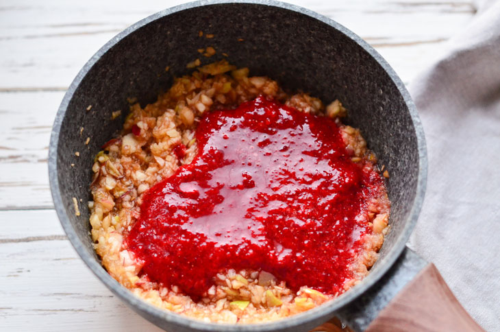 Jam from strawberries and apples - a simple classic preparation