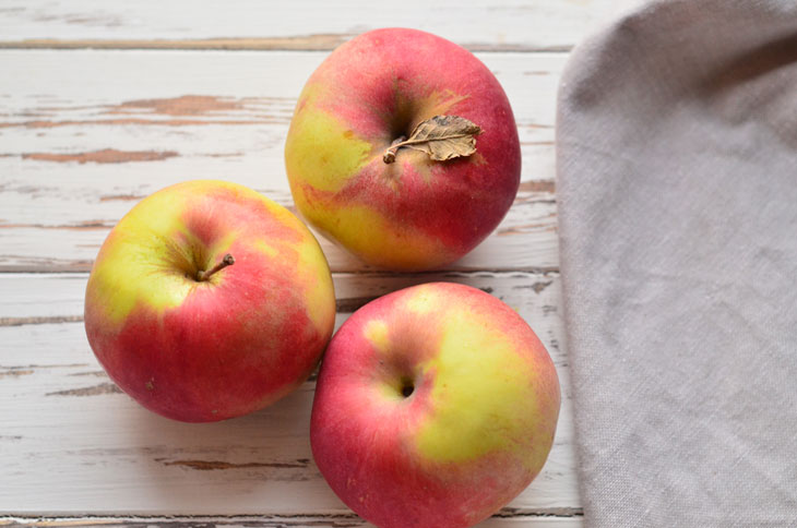 Jam from strawberries and apples - a simple classic preparation