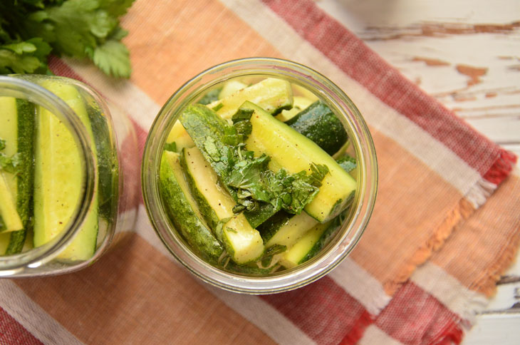 Cucumbers in mustard filling for the winter - strong and crispy