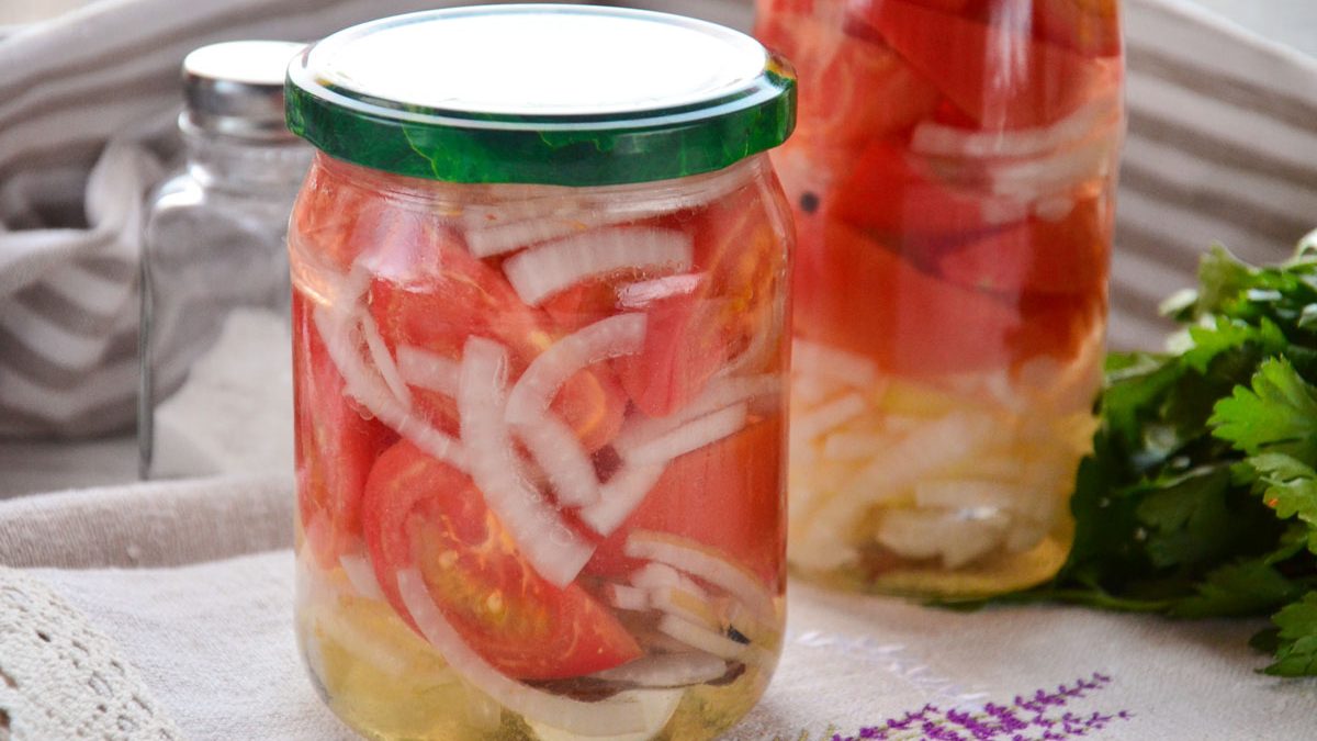 Tomato salad with onions for the winter – will become a favorite snack