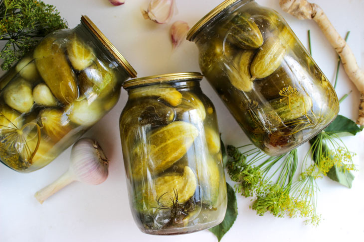 Pickled cucumbers for the winter in liter jars - crispy, like barrel