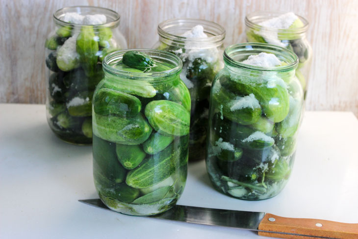 Pickled cucumbers for the winter in liter jars - crispy, like barrel