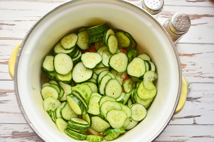Salad "Winter whim" of cucumbers, carrots and onions - a step by step recipe with a photo