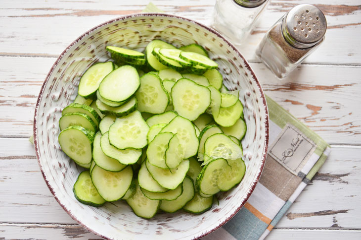 Salad "Winter whim" of cucumbers, carrots and onions - a step by step recipe with a photo