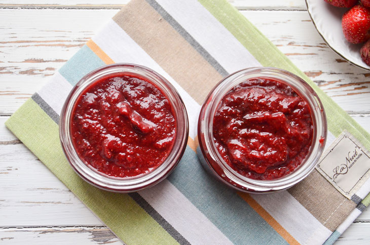 Strawberry jam with orange for the winter