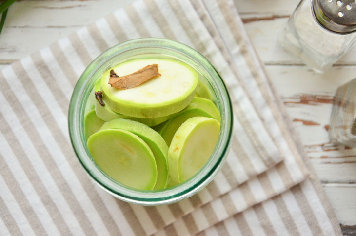 Zucchini in Bulgarian for the winter - a simple recipe for harvesting