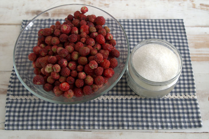 Strawberry jam for the winter - a step by step recipe with a photo