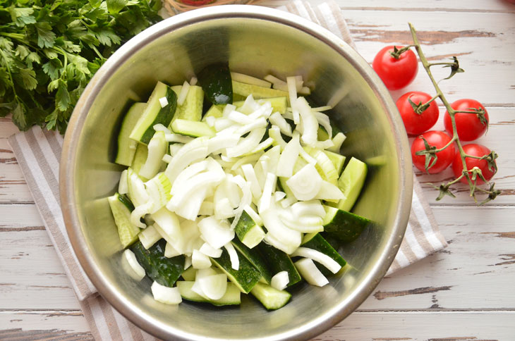Spicy cucumber salad for the winter: a step by step recipe with a photo