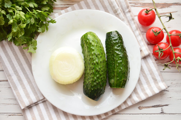 Spicy cucumber salad for the winter: a step by step recipe with a photo