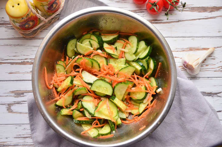 Korean-style cucumbers for the winter - a step-by-step recipe with a photo