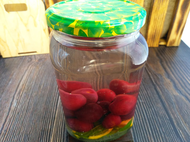 Delicious cherry compote for the winter: a step by step recipe with a photo