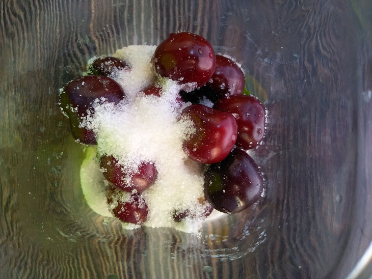 Delicious cherry compote for the winter: a step by step recipe with a photo
