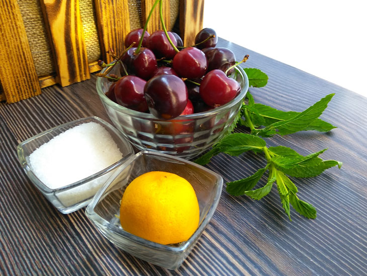 Delicious cherry compote for the winter: a step by step recipe with a photo