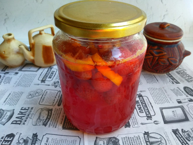 Strawberry compote with lemon for the winter: a step-by-step recipe with a photo