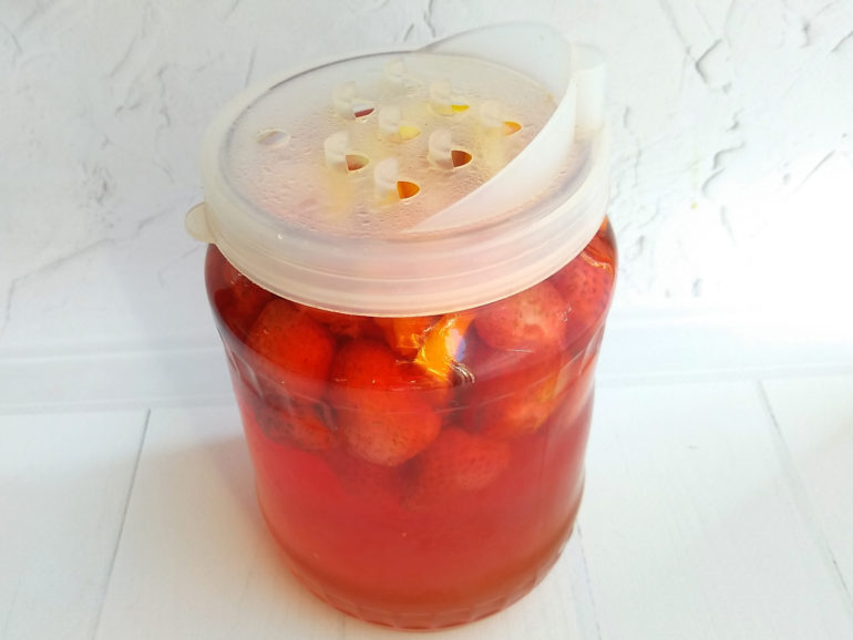 Strawberry compote with lemon for the winter: a step-by-step recipe with a photo