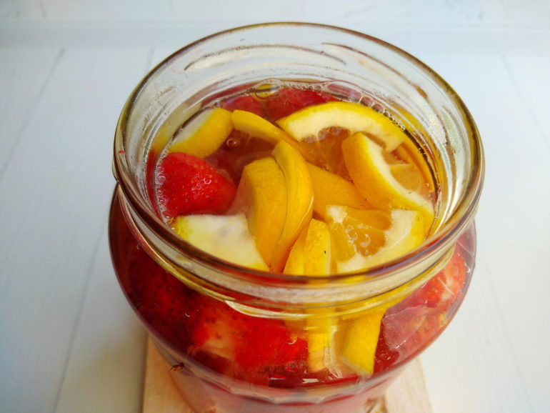 Strawberry compote with lemon for the winter: a step-by-step recipe with a photo