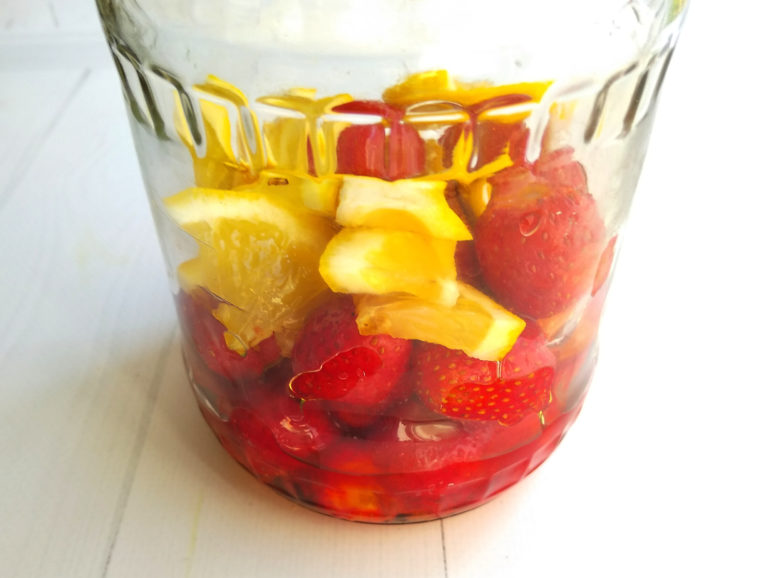Strawberry compote with lemon for the winter: a step-by-step recipe with a photo