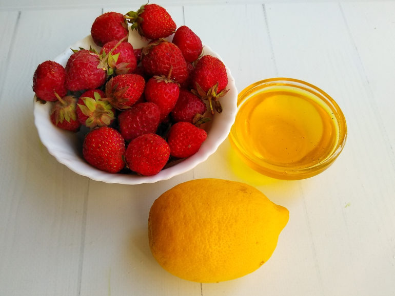 Strawberry compote with lemon for the winter: a step-by-step recipe with a photo