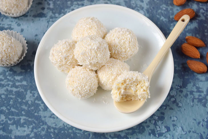 Sweets "Raffaello" from cottage cheese - very tasty and airy