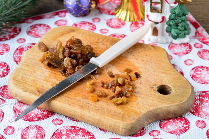 Baked apples with raisins and honey - a light and tasty dessert for the Christmas table