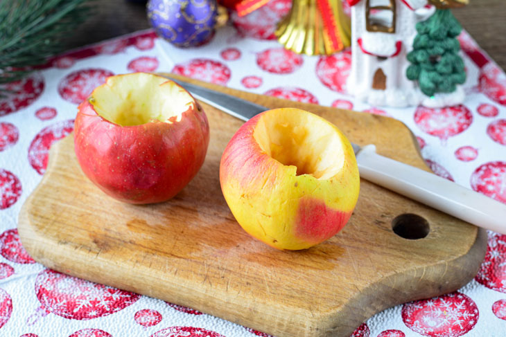 Baked apples with raisins and honey - a light and tasty dessert for the Christmas table