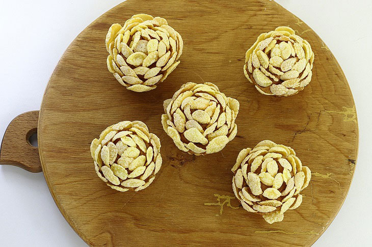 Wonderful dessert "Cones" on the New Year's table - will delight both children and adults