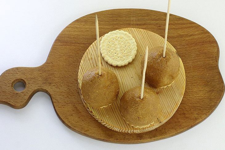 Wonderful dessert "Cones" on the New Year's table - will delight both children and adults